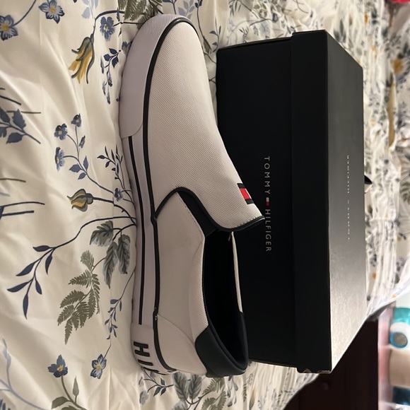 NWT Tommy Hilfiger Slip-on Shoes - Picture 5 of 6
